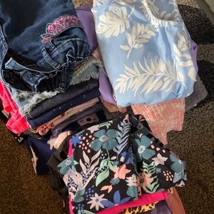 30 Items!! Shirts. Pants. Shorts.